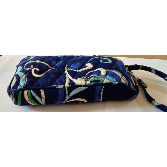 Vera Bradley Quilted Wristlet  Blue & Green Floral Pattern  Zipper Closure & Det - Picture 4 of 6